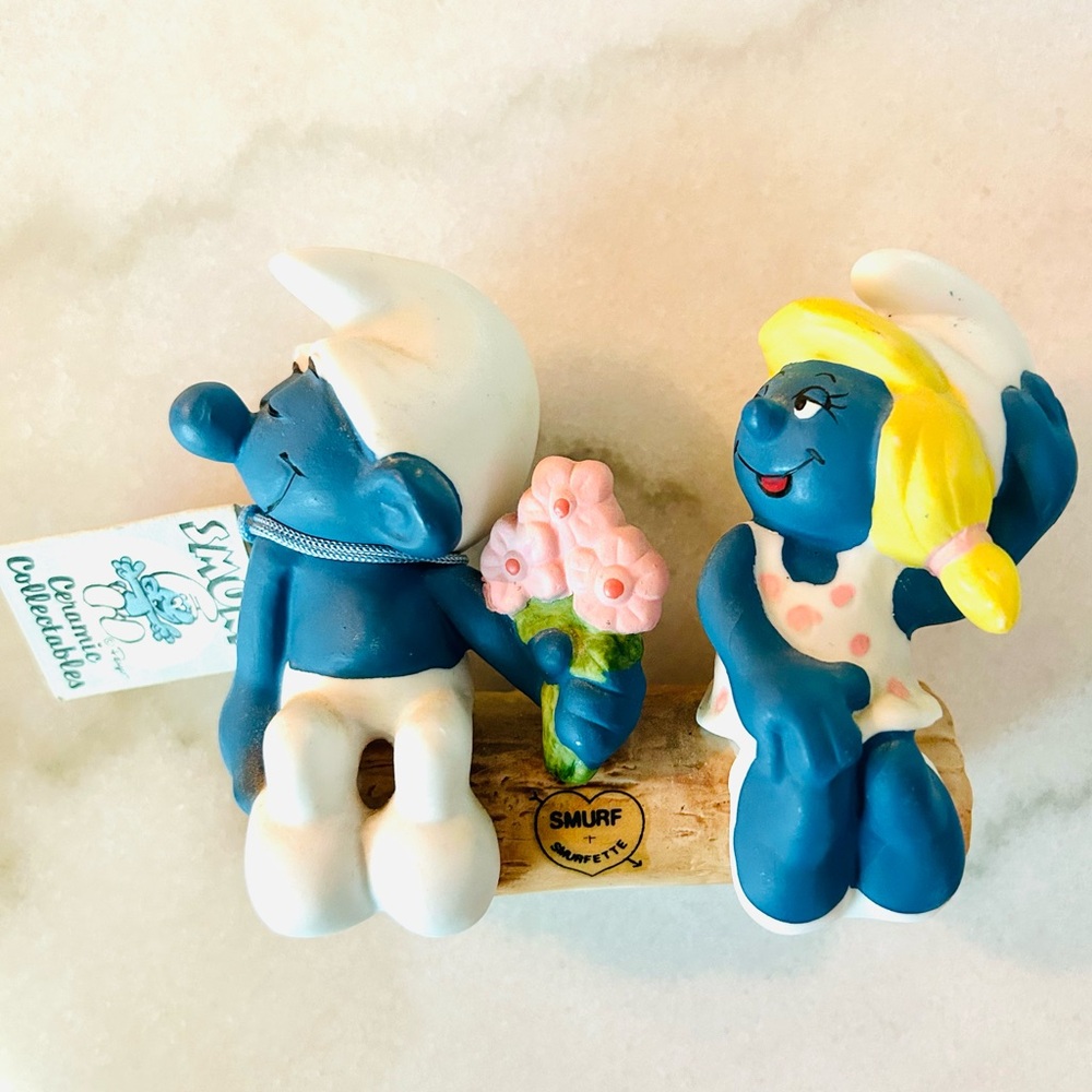 1982 Porcelain Smurf/Smurfette love Figurine Wallace Berry Co with Original Tag